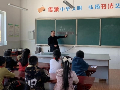 自貢“盟沿合作”送書(shū)法進(jìn)校園，文化教育服務(wù)潤(rùn)澤心靈